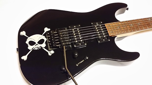 Squier showmaster hotsell skull and crossbones