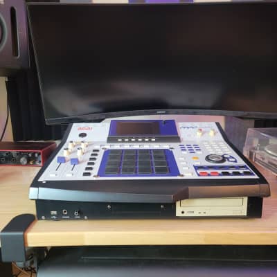 Akai MPC4000 Music Production Center 2002 - 2007 - White