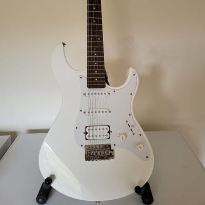 Yamaha Pacifica 012 HSS 2000s White. | Reverb