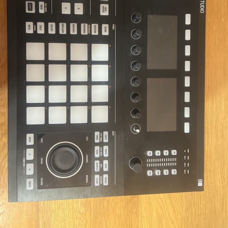 Native Instruments Maschine MKII Groove Production Studio w/ Power 