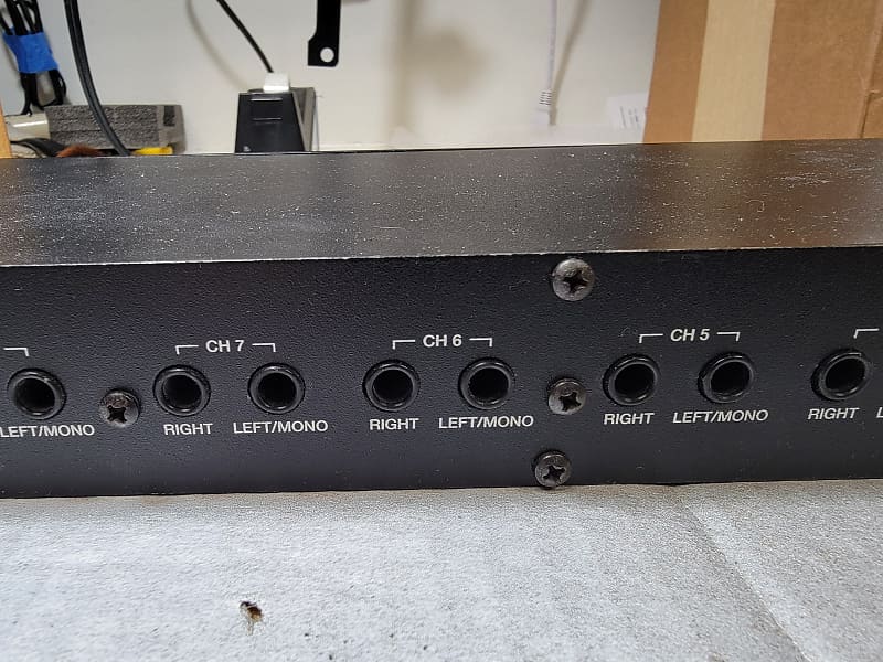 Peavey LM-8S- 8 Channel Line Mixer