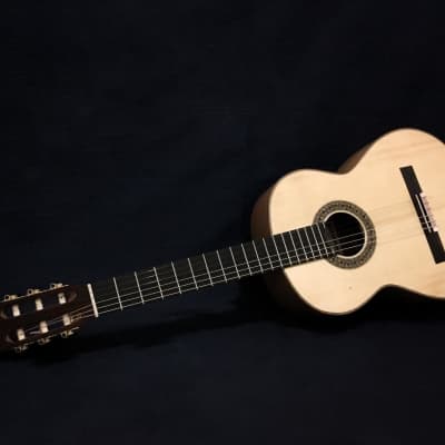Benito Huipe Profesional Flamenco "Negra" Guitar 2023 - Nitrocellulose image 3