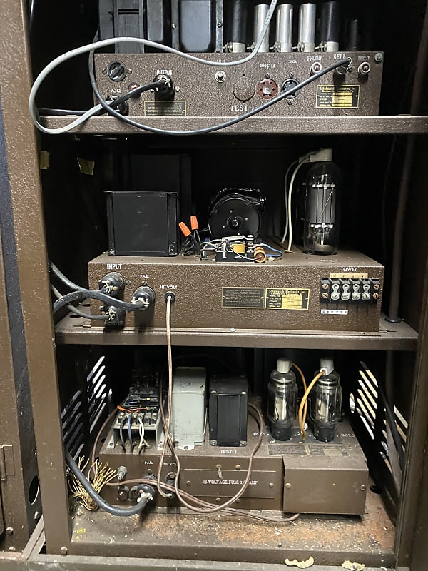 250/300 Watt 805 Tube Amplifier Pair Made under Western 250/300 Watt 805 Tube Amplifier Pair Made under Western