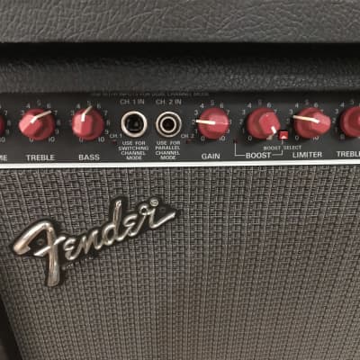 Fender Deluxe 85 1990s Red knob