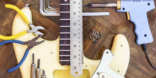 Cómo cambiar Cuerdas Guitarra Eléctrica tipo Gibson - Tutorial Español 