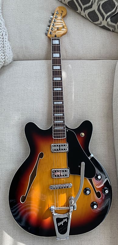 Fender Modern Player Coronado II Sunburst Bigsby B3
