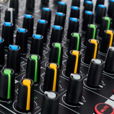 Mackie ProFX12v3 12-Channel Effects Mixer image 7