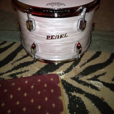 Pearl President Series Phenolic 3-piece Limited Edition in Pearl White Oyster Snare (Depth x Diameter): 5.5" x 14" Mounted Toms (Depth x Diameter): 9" x 13" Floor Toms (Depth x Diameter): 16" x 16" Bass Drums (Depth x Diameter): 14" x 22" image 7