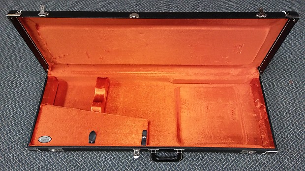 Fender G&G Deluxe Strat/Tele Hardshell Case, Black with Orange Plush  Interior, Fender Amp Logo 2016
