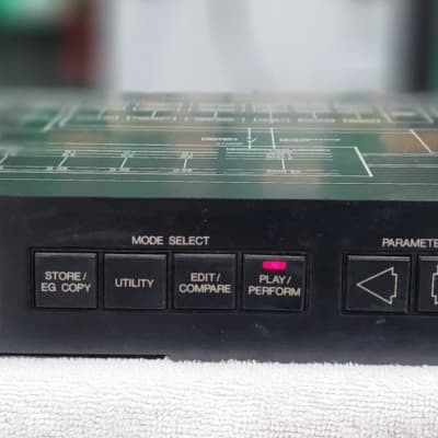YAMAHA Vintage TX81Z Rackmount FM Tone Generator Black