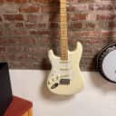 Fender American Professional Stratocaster with Maple Fretboard Left-Handed 2017 - 2019 Olympic White