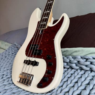 Yamaha BB1024X Vintage White | Reverb