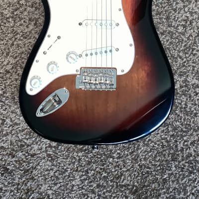 Squier lefty left handed Classic Vibe Stratocaster '60s with Rosewood Fretboard 2009 - 2018 - 3-Color Sunburst image 1