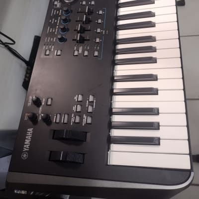 Yamaha MODX7 Synthesizer