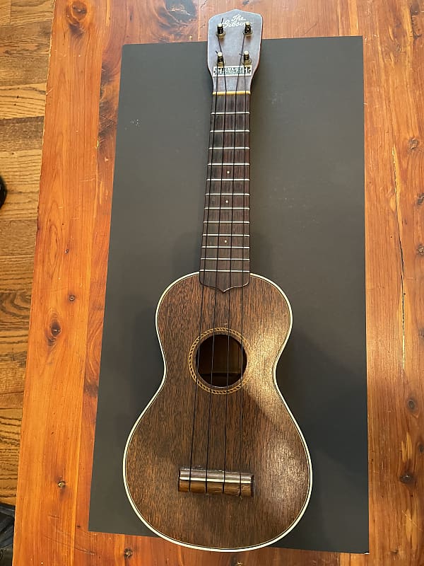 Gibson Ukelele: 1924 Ukulele Uke-2 Mahogany (Hunleth Music Co.)