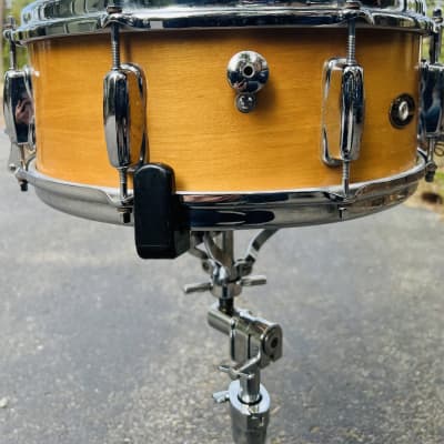 Slingerland No. 153 Artist Model 5.5x14" 8-Lug Maple/Poplar/Maple 3-ply shell  Snare Drum with solid ply maple with reinforcement ring and zoomatic Strainer Rare Natural blonde Lacquer image 2