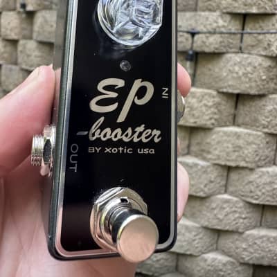 ギター Xotic EP Booster Limited Edition - Black Xotic EP Booster, Limited Edition black/chrome - J's Guitarshop