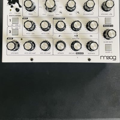 Moog Minitaur White Edition - White