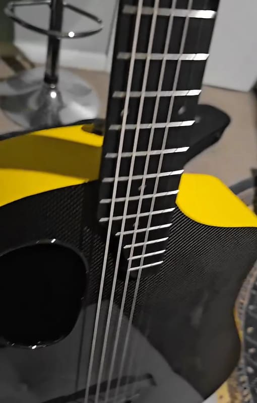 Donner Rising G Pro - Standard carbon fiber pattern and yellow image 1