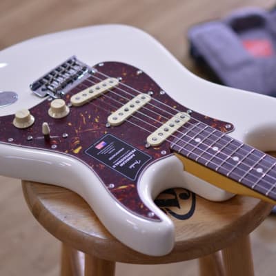 Fender American Professional II Stratocaster Olympic White Electric Guitar  & Deluxe Moulded Case | Reverb