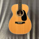Martin 00-28 Concert Acoustic Guitar - Spruce Top, Rosewood Back and Sides with Hard Case
