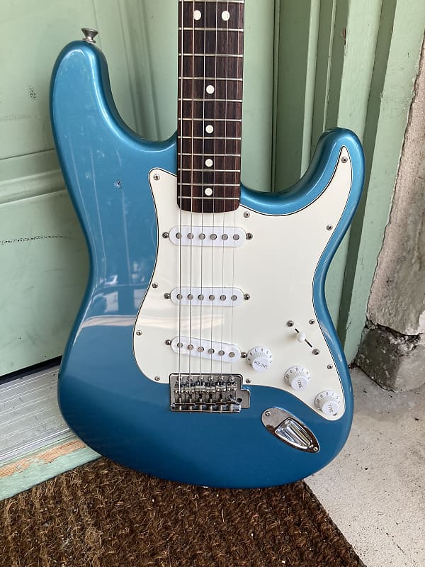 Fender Standard Stratocaster with Vintage Tremolo, Rosewood Fretboard 1995 Lake Placid Blue electric guitar image 1
