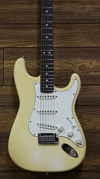 Fender Stratocaster クリーム Fender Stratocaster 1985-1987 Vintage White Cream USA