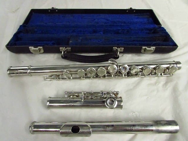 Yamaha YFL-225N Flute with case. Japan. Very good condition
