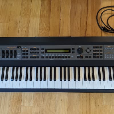 Roland XV-88 128-Voice 88-Key Expandable Digital Synthesizer 2000 - 2003 - Black