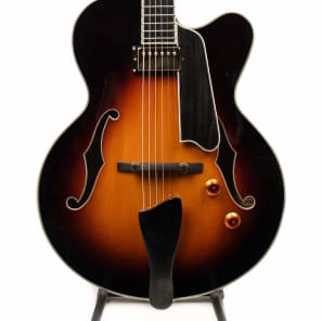 Eastman AR803CE-16 Uptown Archtop Sunburst