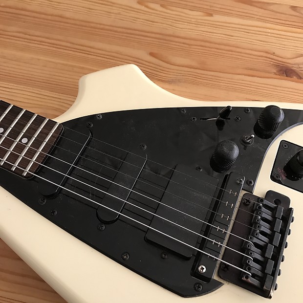 [超レアもの！] CASIO MIDI GUITAR ☆☆MG-500☆☆ 1988 Casio MG-500 MIDI Guitar | MyRareGuitars.com