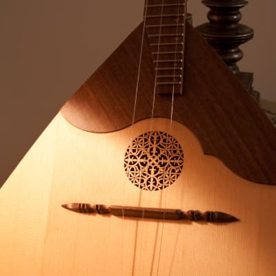 Roosebeck BLLPW 27-Inch Traditional 3-String Prima Balalaika with  Nylon Gig Bag & Pick image 4