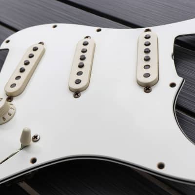 Fender Stratocaster Loaded pickguard ABBY - FAT50s - With certificate image 4