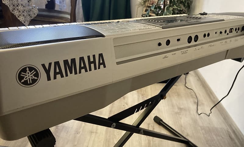 Yamaha PSR 2000 Silver Keyboard Synthesizer | Reverb