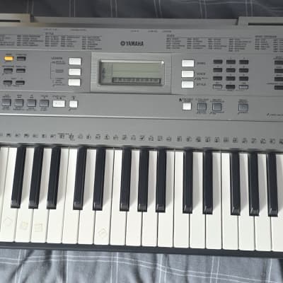 Yamaha PSR-E353 61-Key Portable Keyboard 2010s - Grey