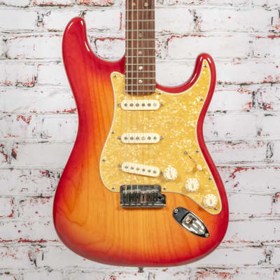 Fender American deluxe ash ストラトキャスター SCN Fender American Deluxe Ash Stratocaster - Aged Cherry Burst