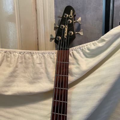 peavey  cirrus 5 string bass guitar walnut image 5