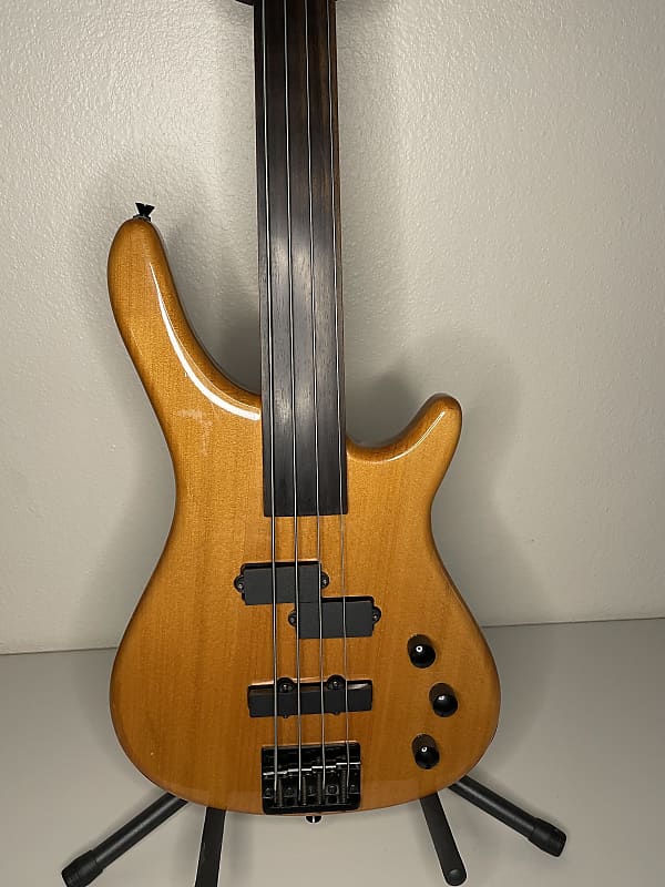 Stagg Fretless Bass Reverb