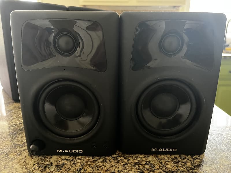 M-Audio AV32 Compact Desktop Speakers (Pair) 2010s - Black image 1