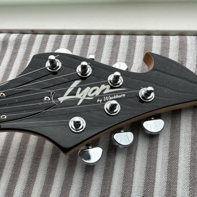 Washburn Lyon LPT80SB Flying V Jackknife Limited Edition