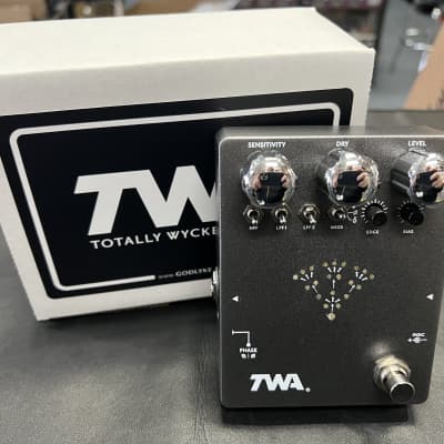 TWA Totally Wycked Audio KM-01 Krytical Mass Reactive Octave Fuzz Pedal 2024 - New! image 2