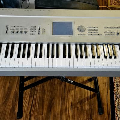 Korg Triton Pro X 88-Key 62-Voice Polyphonic Workstation 1999 - 2000 - Silver