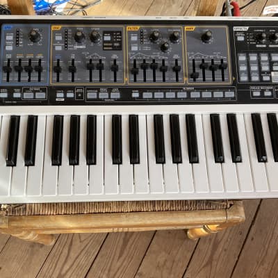 Roland SH-01 GAIA Synthesizer