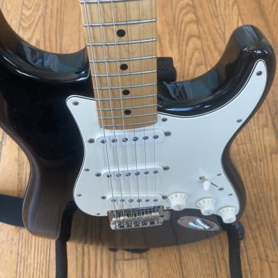 Fender Player Stratocaster with Maple Fretboard 2018 - Present Black image 4