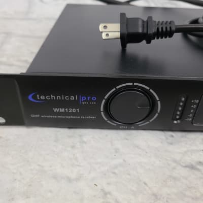 Technical Pro WM1201 w Microphone Wireless Rack Receiver Reverb