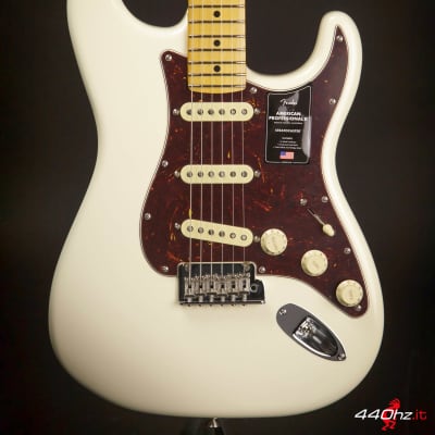 Immagine Fender American Professional II Stratocaster Maple Fretboard Olympic White - 1