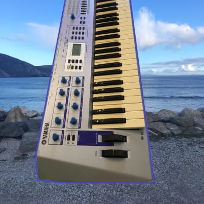 Yamaha CS2x sample-based synthesizer with great sounds and midi-out arpeggiator 2000 Silver
