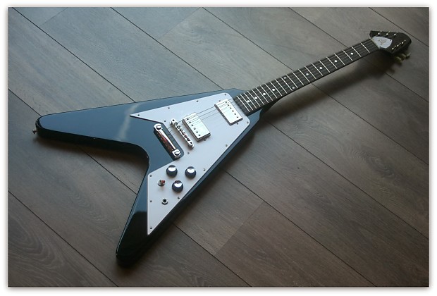 メンテ済 TOKAI FLYING V レリック加工有 フライングVシェイプ メンテ済 TOKAI FLYING V レリック加工有 フライングVシェイプ