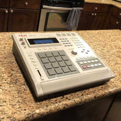Akai MPC3000 w/sd card reader