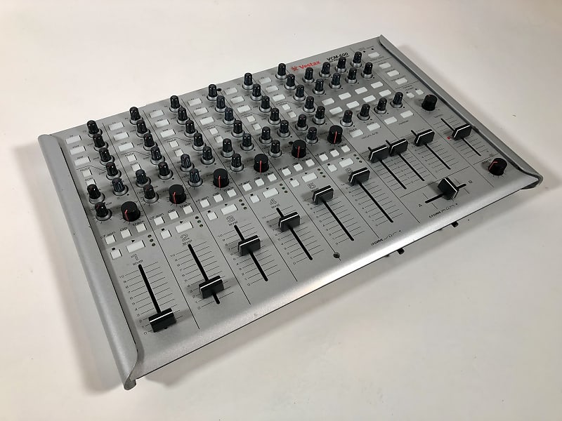 Vestax MIDIコントローラー VCM-600 Vestax VCM-600 USB MIDI CONTROLLER Silver Bus Power on MAC